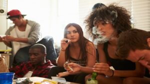 cannabis roken met vrienden