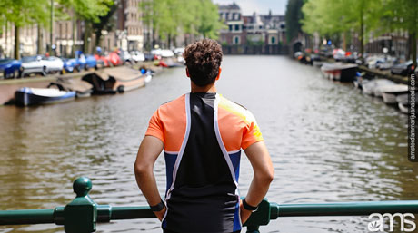swimming high unique blend fitness and cannabis in Amsterdam sport in the canals of Amsterdam